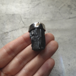 Pendentif en tourmaline noire